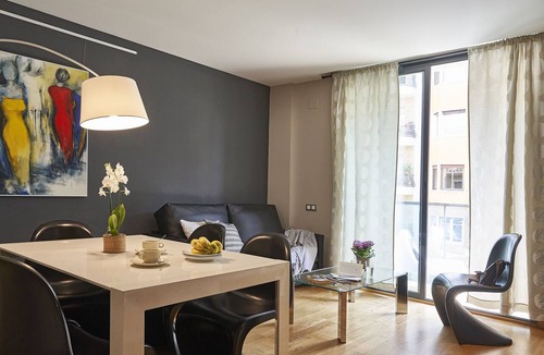 el Fort Pienc Apartment | Comfortable 2 bedroom Borne apartment with parking ideal for families