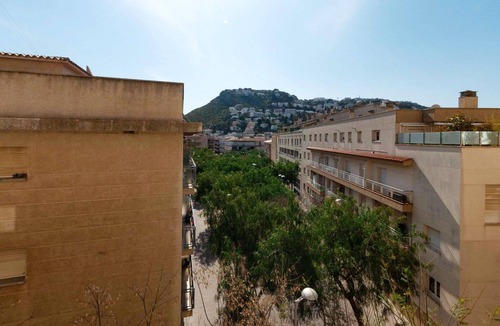 Roses Town Center Apartment | Comfortable and spacious apartment in Roses.