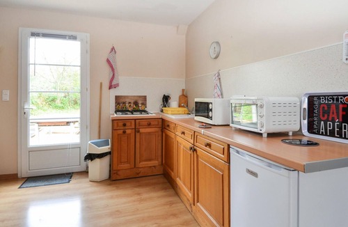 Barjac Apartment | Comfortable and tasteful vacation apartment with swimming pool.
