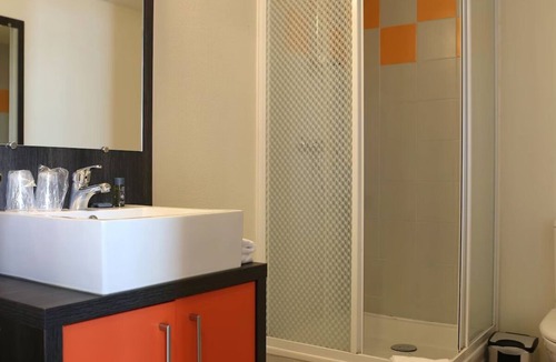 Chevilly-Larue Hotel | Comfortable Apartment with Breakfast & Metro Acces