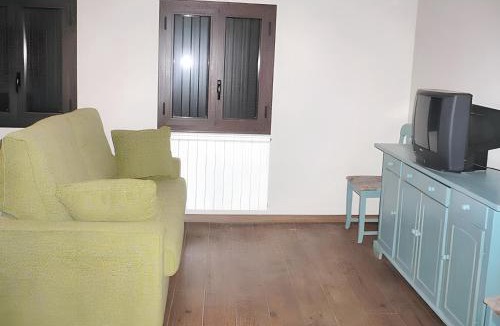 Laspaules Apartment | Comfortable Apartment with Mountain View in Laspaúles