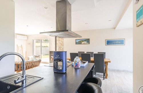 Montmartin-sur-Mer Cottage | Comfortable house for 8 pers. with private garden in Montmartin-sur-Mer