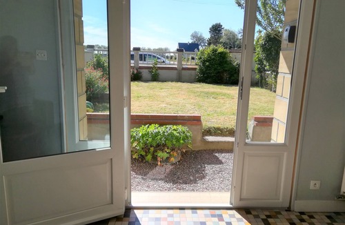 Coeur de Nacre Apartment | Comfortable apartment in villa with garden 350 m from beach and shops