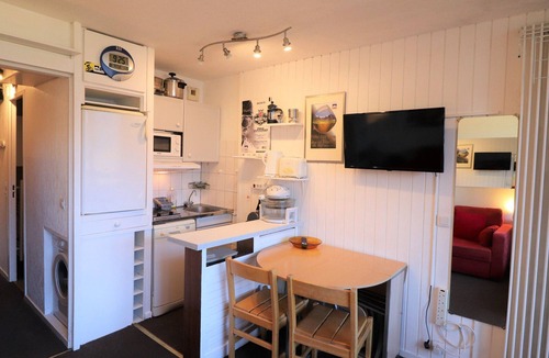 Le Lavachet Apartment | Comfortable studio with balcony, pets allowed, near slopes