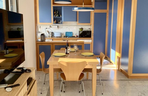Menton Apartment | Comfortable top-floor apartment with sea view (Rosiers)
