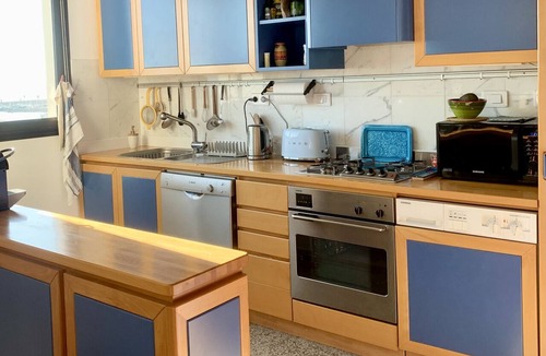 Menton Apartment | Comfortable top-floor apartment with sea view (Rosiers)