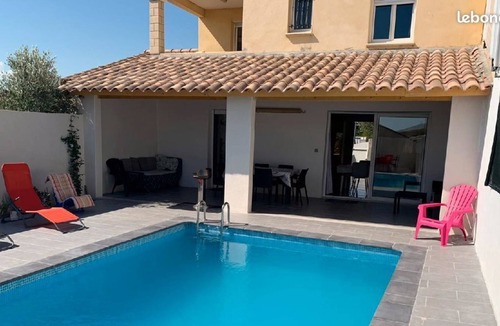 Gallargues-le-Montueux Villa | Contemporary villa with pool to the south, near beaches and rivers