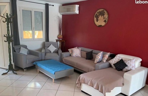 Gallargues-le-Montueux Villa | Contemporary villa with pool to the south, near beaches and rivers