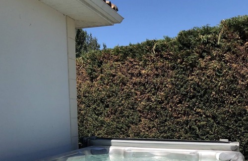Tresses House | Contemporary pool spa villa BORDEAUX