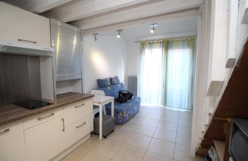 Les Arenes House | CORAUX - Maisonnette 4 pers avec piscine et parking