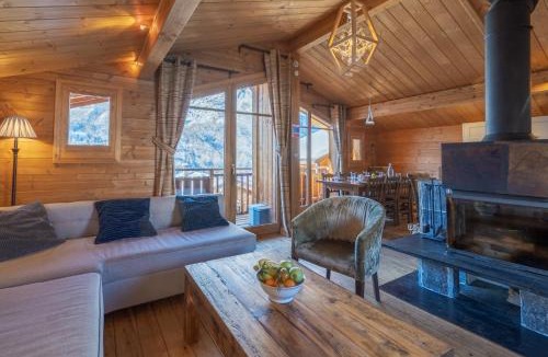 Saint-Marcel Ski Chalet | Cosy 4 bedroom chalet with hot tub (Chalet Velours)