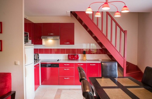 La Bastide-Clairence Apartment | Cosy apartment for 8 people with pool, WIFI, TV, terrace and pets allowed
