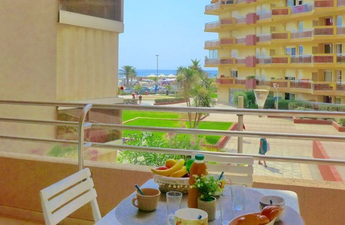 Saint-Nazaire Apartment | Cosy apartment for 4 guests with WIFI, TV, terrace, pets allowed and parking