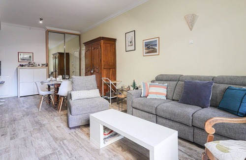 La Madeleine Apartment | Cosy apartment for 4 people with pool, WIFI, TV and terrace