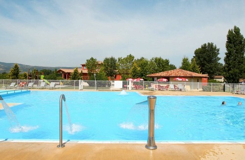 Pont-de-l'Isere House | Cosy apartment in villa for 6 people with WIFI, pool, A/C, TV, terrace and pets allowed