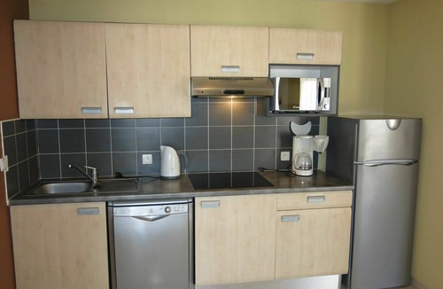 Torreilles House | Cosy apartment in villa for 8 people with pool, A/C, WIFI, TV, patio and pets allowed