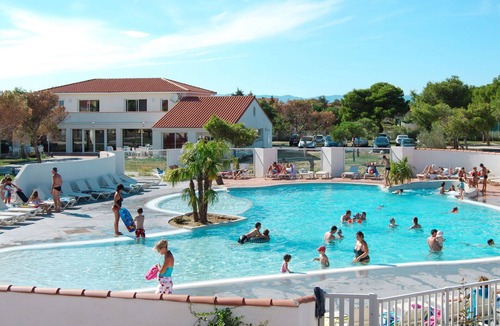 Torreilles House | Cosy apartment in villa for 8 people with pool, A/C, WIFI, TV, patio and pets allowed