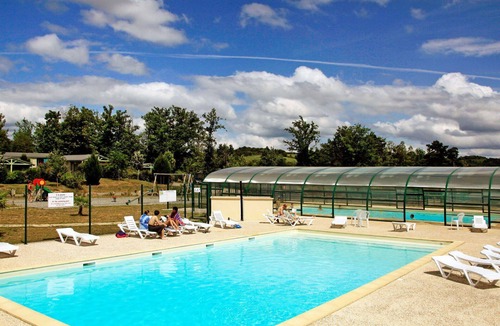Beynat House | Cosy apartment in villa for 4 guests with pool, WIFI, TV, terrace and pets allowed