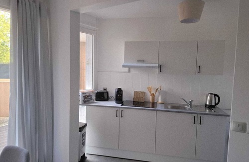 Courcouronnes Apartment | Cosy, bright 33m2 studio apartment, fully renovated, offering quiet comfort and high-speed Wi-Fi.