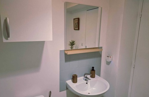 Courcouronnes Apartment | Cosy, bright 33m2 studio apartment, fully renovated, offering quiet comfort and high-speed Wi-Fi.