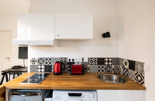 Yves Farge - Le Fleuve Apartment | Cosy & calm apartment close to metro B - Lyon
