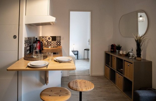 Yves Farge - Le Fleuve Apartment | Cosy & calm apartment close to metro B - Lyon