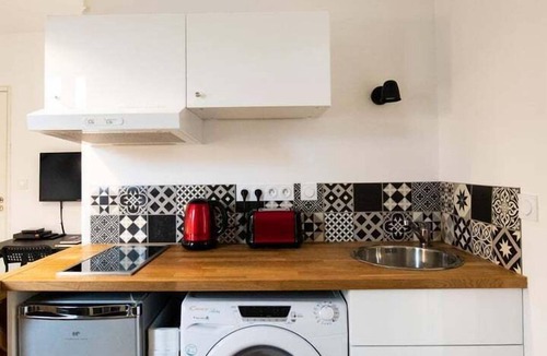 Yves Farge - Le Fleuve Apartment | Cosy & calm apartment close to metro B - Lyon