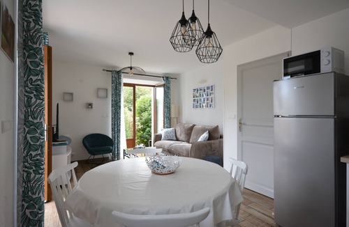 Alby-sur-Cheran House | Cosy gîte near lakes Annecy and Le Bourget