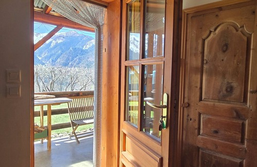 Les Sagnieres Apartment | Cosy gîte, pool and mountain views. Near Serre-Ponçon