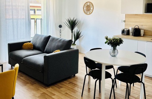 Villeurbanne Apartment | Cosy, quiet T2 + balcony, parking, Netflix