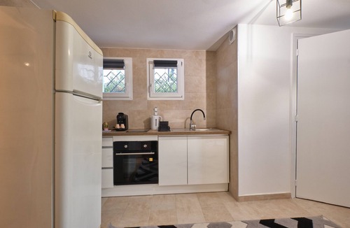 Eybens Apartment | Cosy Studio in Grenoble, Renovated and Comfortable