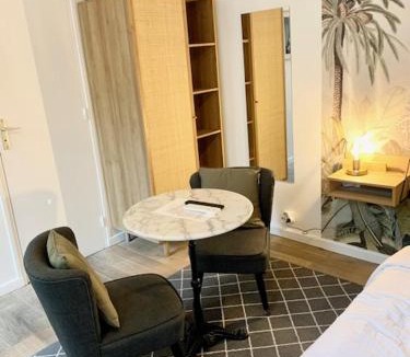 Quartier du Mail Apartment | Cosy Studio in Montorgueil