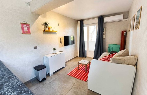 La Capte Apartment | Cosy studio on the seafront, within walking distance of La Capte village and beach