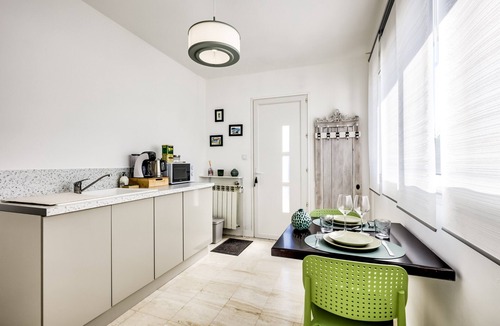 Pompignac Apartment | 'Côté Jardin Parc Saint Martin' Apartment with Shared Garden and Wi-Fi