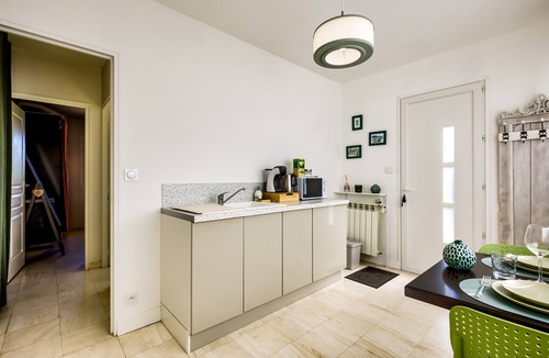 Pompignac Apartment | 'Côté Jardin Parc Saint Martin' Apartment with Shared Garden and Wi-Fi