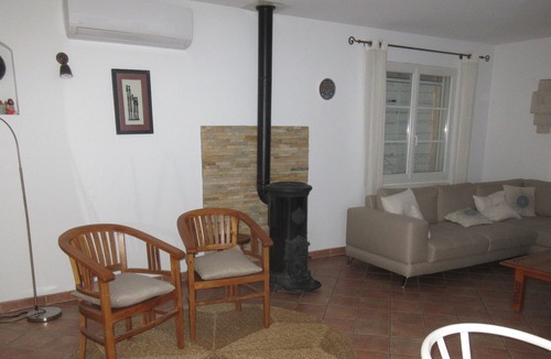 Ensues-la-Redonne Villa | côtebleue villa 10 sleeps 4ch 2bath large swimming pool 800m from the creeks