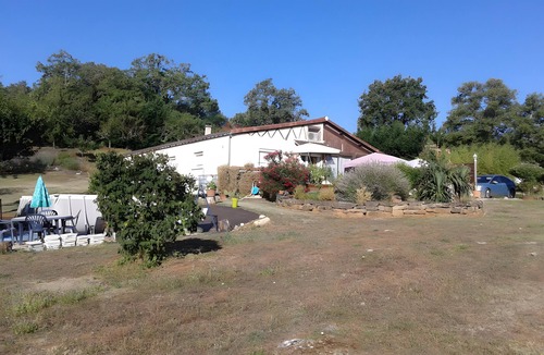 Carennac Cottage | Cottage for 2–4 Guests with Mountain View, Private Pool, and Wi-Fi