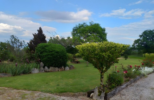 Carennac Cottage | Cottage for 2–4 Guests with Mountain View, Private Pool, and Wi-Fi
