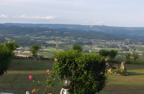 Carennac Cottage | Cottage for 2–4 Guests with Mountain View, Private Pool, and Wi-Fi