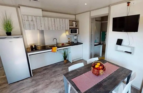 Sanary-sur-Mer Ski Chalet | Cottage for guests with limited mobility - 48 m² - 2 bedrooms, sleeps 4