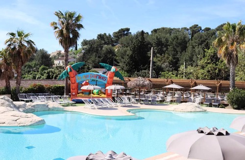 Sanary-sur-Mer Ski Chalet | Cottage for guests with limited mobility - 48 m² - 2 bedrooms, sleeps 4