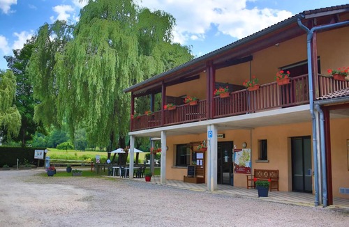 Oust House | COUFLENS MOBILE HOME with covered patio, sleeps 6