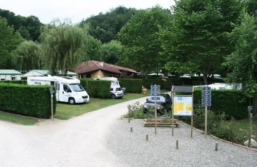 Oust House | COUFLENS MOBILE HOME with covered patio, sleeps 6