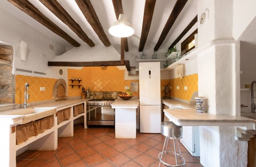 Els Hostalets de Pierola House | Country House 'La Isla Verde' with Mountain View, Private Pool and Wi-Fi