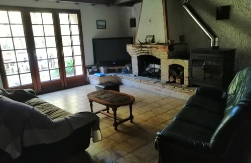 Lesparre-Medoc House | Country gite in the forest