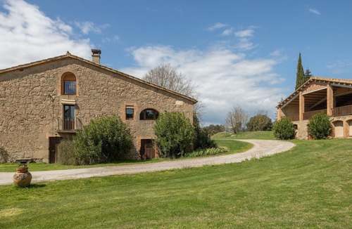 Sagas House | Country House 'Cal Masover De Vilardaga' with Mountain View, Wi-Fi and Air Conditioning