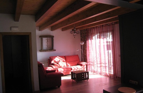 Aranser House | Country House 'Cal Poeta' with Mountain View, Private Garden and Wi-Fi