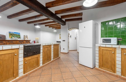 Torrelles de Foix House | Country House 'Ca La Munda-Can Cruset' with Mountain View, Private Pool and Wi-Fi