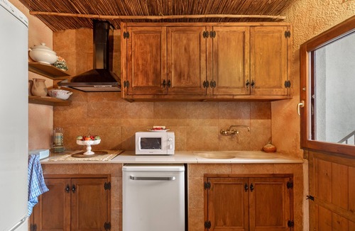 Pontons House | Country House 'La Cova De Can Pavet' with Mountain View, Private Terrace and Wi-Fi