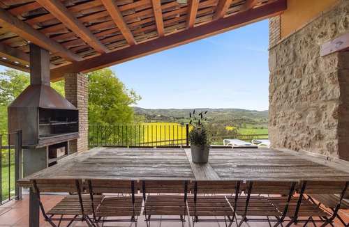 Gironella House | Country House 'La Serreta' with Mountain View, Private Pool and Wi-Fi